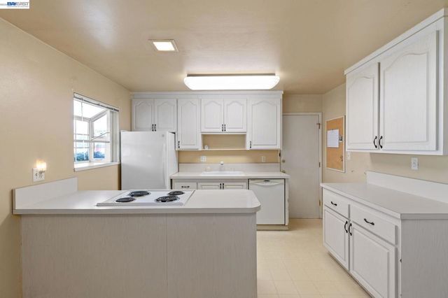 35446 Cleremont Dr, Newark, CA 94560