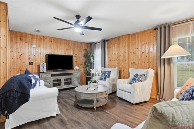 1645 HWY 630 W, Frostproof, FL 33843