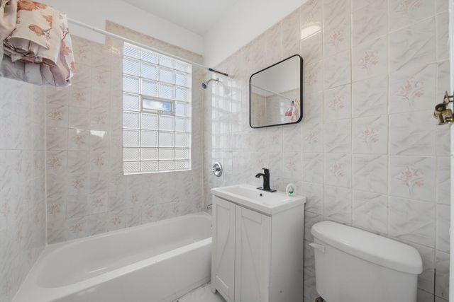 3115 W 54th Place 2, Chicago, IL 60632