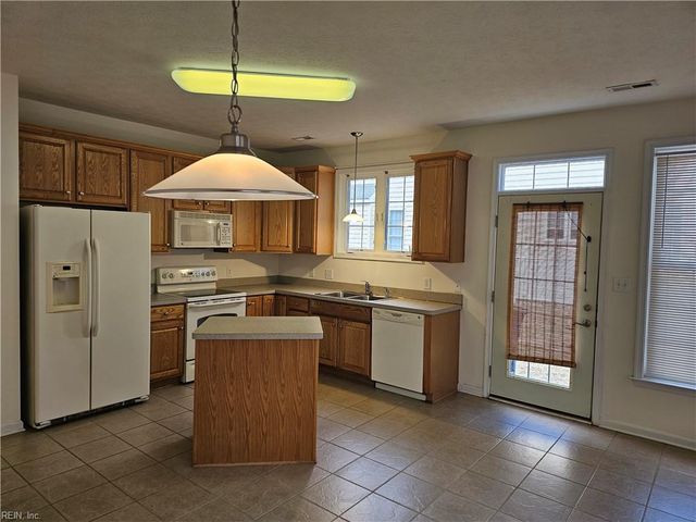 2391 River Club WAY, Hayes, VA 23072