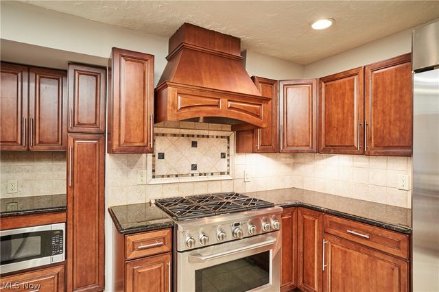994 Worton Park Drive, Mayfield Village, OH 44143