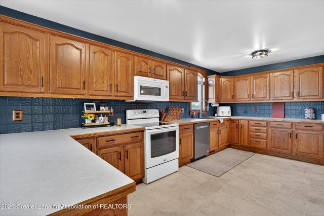 7613 Benton Road, Charlotte, MI 48813