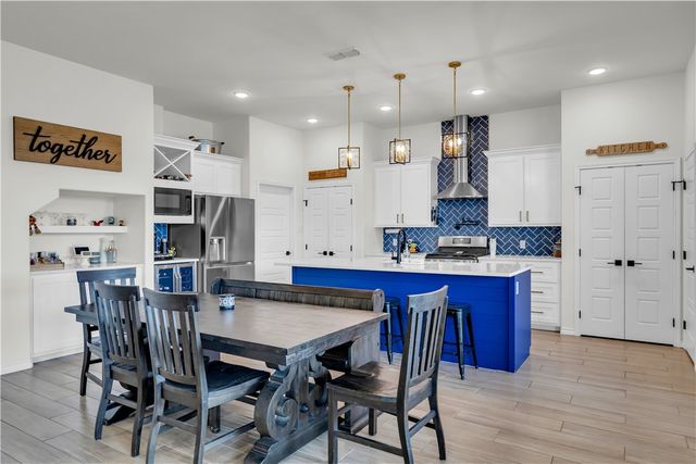 113 John Russell Dr, Portland, TX 78374