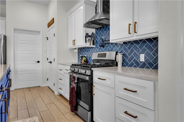 113 John Russell Dr, Portland, TX 78374