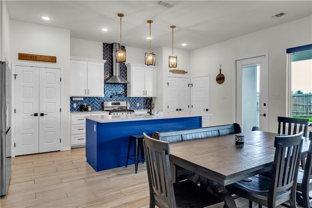 113 John Russell Dr, Portland, TX 78374