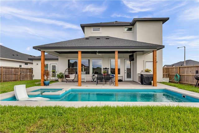 113 John Russell Dr, Portland, TX 78374