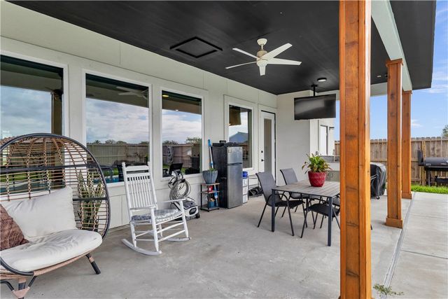 113 John Russell Dr, Portland, TX 78374