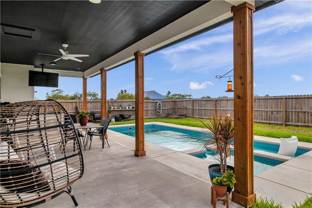 113 John Russell Dr, Portland, TX 78374