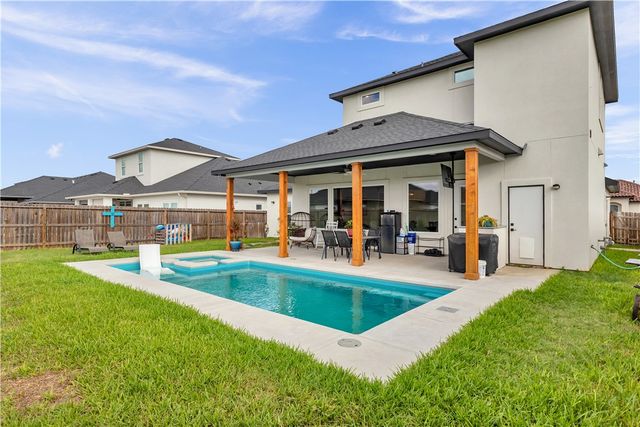 113 John Russell Dr, Portland, TX 78374