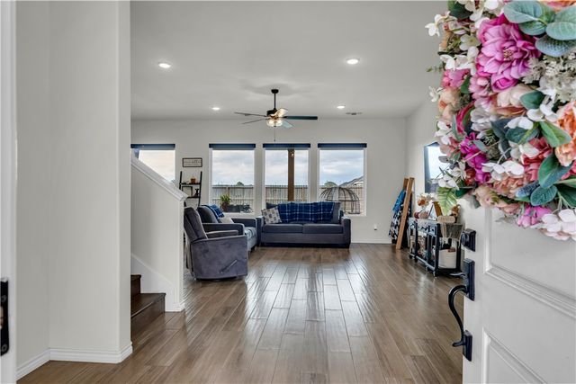 113 John Russell Dr, Portland, TX 78374