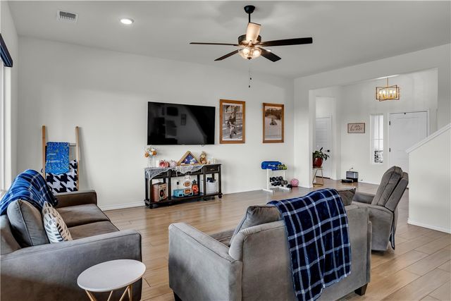 113 John Russell Dr, Portland, TX 78374