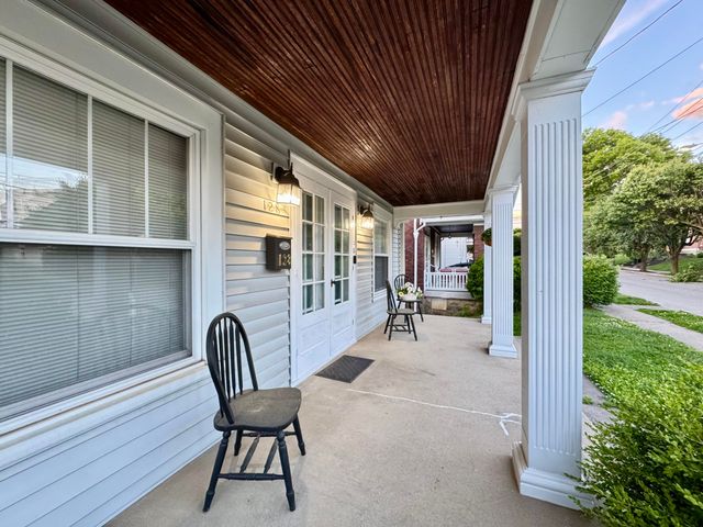 128 W Walnut Street, Southgate, KY 41071
