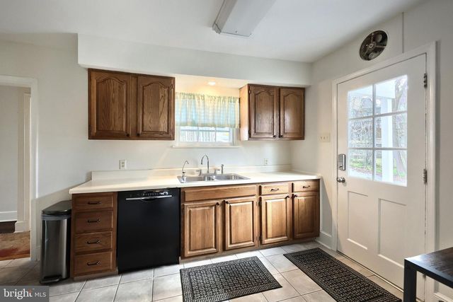 322 CRESTON RD, York, PA 17403