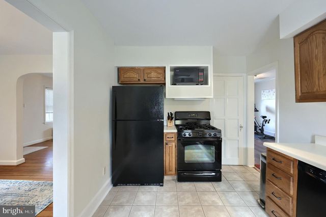 322 CRESTON RD, York, PA 17403