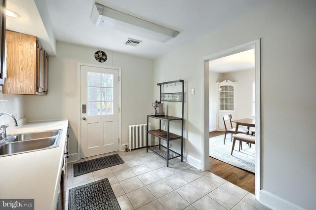 322 CRESTON RD, York, PA 17403