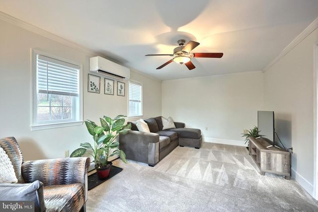 322 CRESTON RD, York, PA 17403