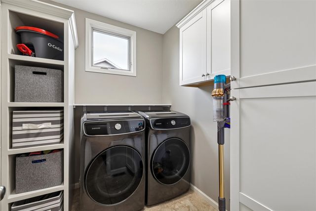 959 204th Place, Pella, IA 50219