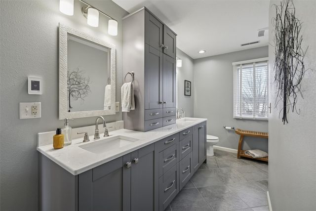 959 204th Place, Pella, IA 50219