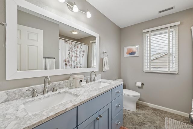 959 204th Place, Pella, IA 50219