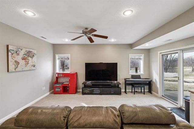 959 204th Place, Pella, IA 50219