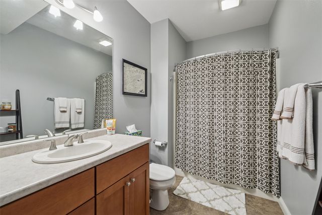 959 204th Place, Pella, IA 50219