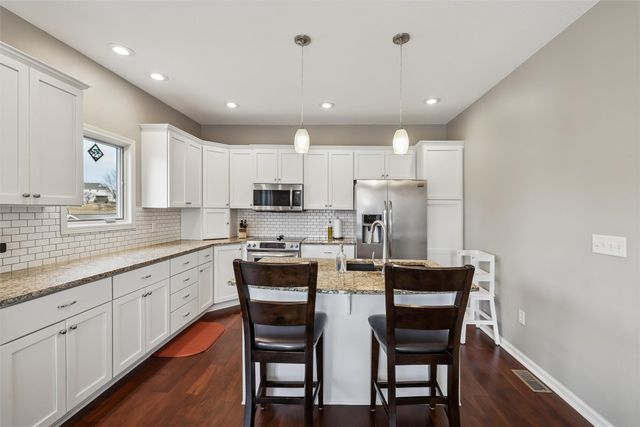 959 204th Place, Pella, IA 50219