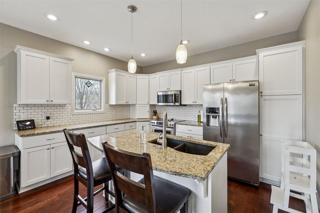 959 204th Place, Pella, IA 50219