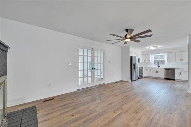 2049 Surrey LN, Roanoke, VA 24012