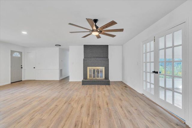 2049 Surrey LN, Roanoke, VA 24012