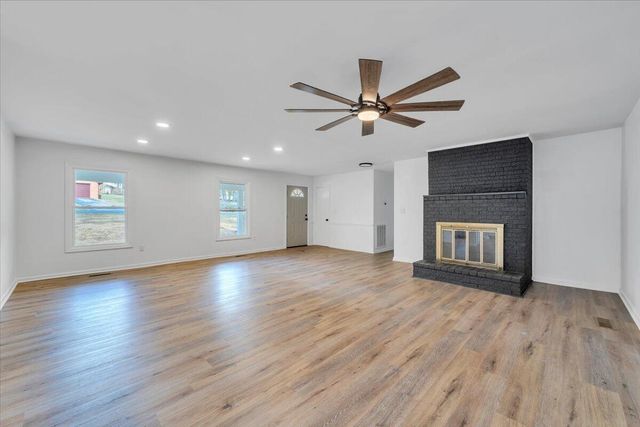 2049 Surrey LN, Roanoke, VA 24012