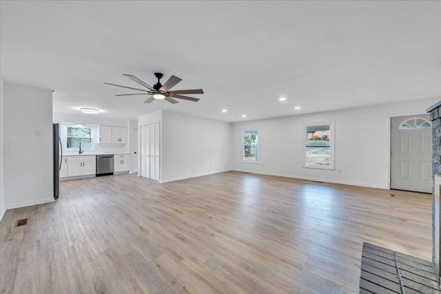 2049 Surrey LN, Roanoke, VA 24012