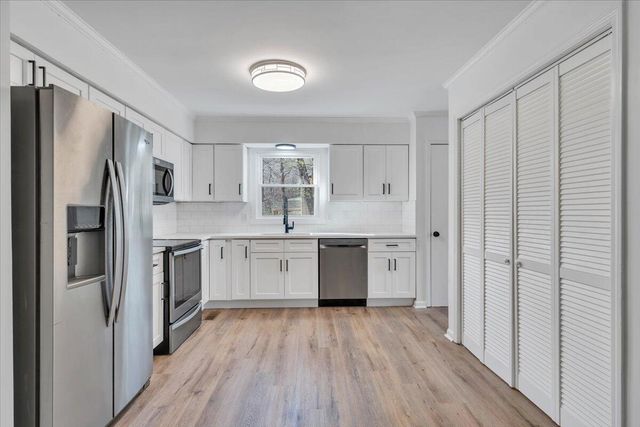 2049 Surrey LN, Roanoke, VA 24012