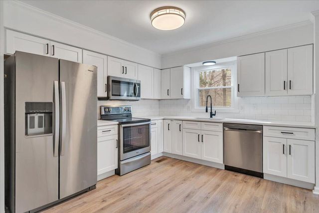 2049 Surrey LN, Roanoke, VA 24012