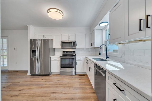 2049 Surrey LN, Roanoke, VA 24012