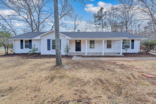 2049 Surrey LN, Roanoke, VA 24012