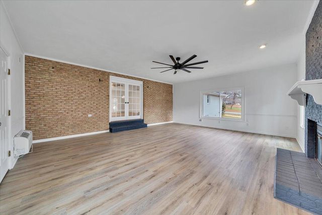 2049 Surrey LN, Roanoke, VA 24012