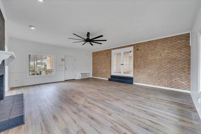 2049 Surrey LN, Roanoke, VA 24012