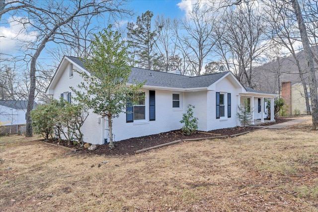 2049 Surrey LN, Roanoke, VA 24012