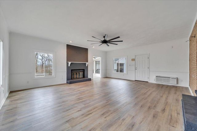 2049 Surrey LN, Roanoke, VA 24012