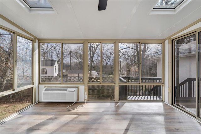 2049 Surrey LN, Roanoke, VA 24012