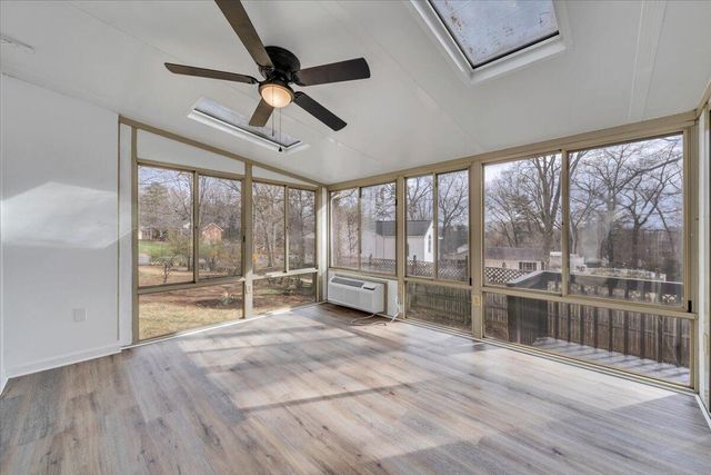 2049 Surrey LN, Roanoke, VA 24012