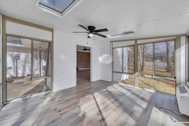 2049 Surrey LN, Roanoke, VA 24012