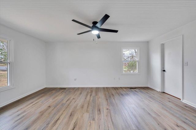 2049 Surrey LN, Roanoke, VA 24012