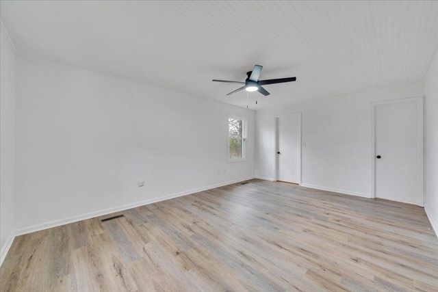 2049 Surrey LN, Roanoke, VA 24012