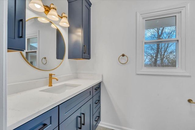 2049 Surrey LN, Roanoke, VA 24012