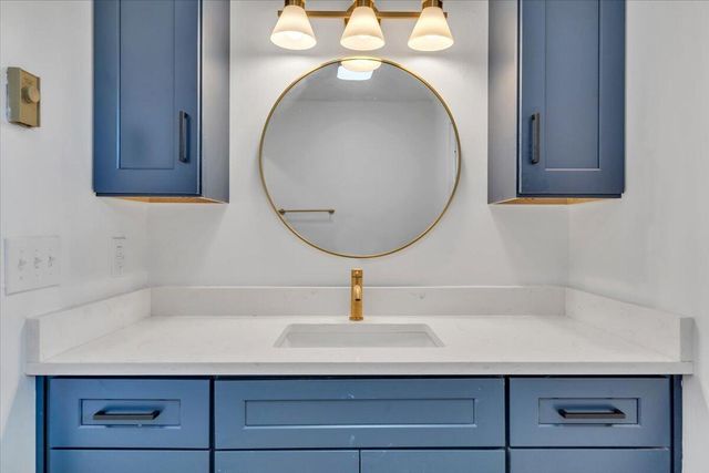 2049 Surrey LN, Roanoke, VA 24012