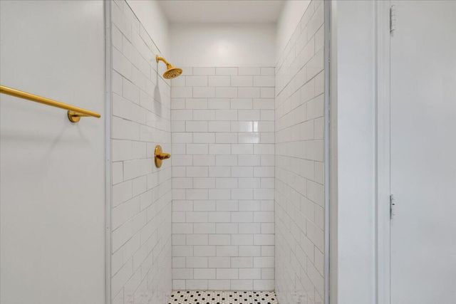 2049 Surrey LN, Roanoke, VA 24012