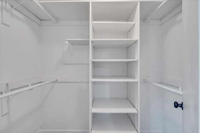 2049 Surrey LN, Roanoke, VA 24012