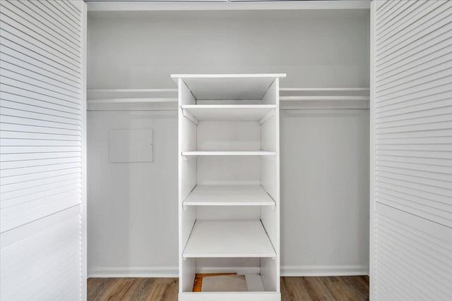 2049 Surrey LN, Roanoke, VA 24012