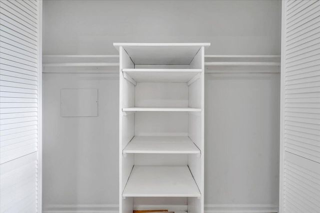 2049 Surrey LN, Roanoke, VA 24012